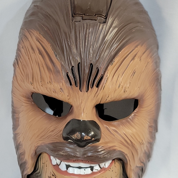 Star Wars Chewbacca mask with realistic Chewbacca sound. - Picture 3 of 5